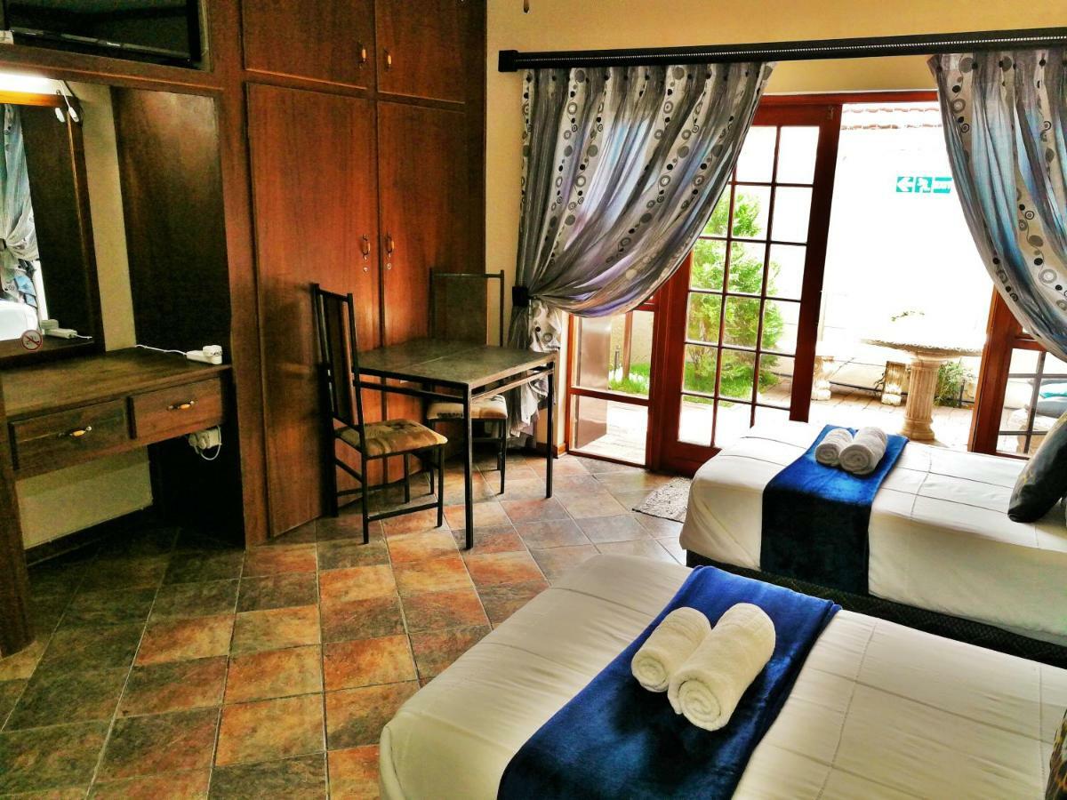 Vryburg Safari Guesthouse מראה חיצוני תמונה