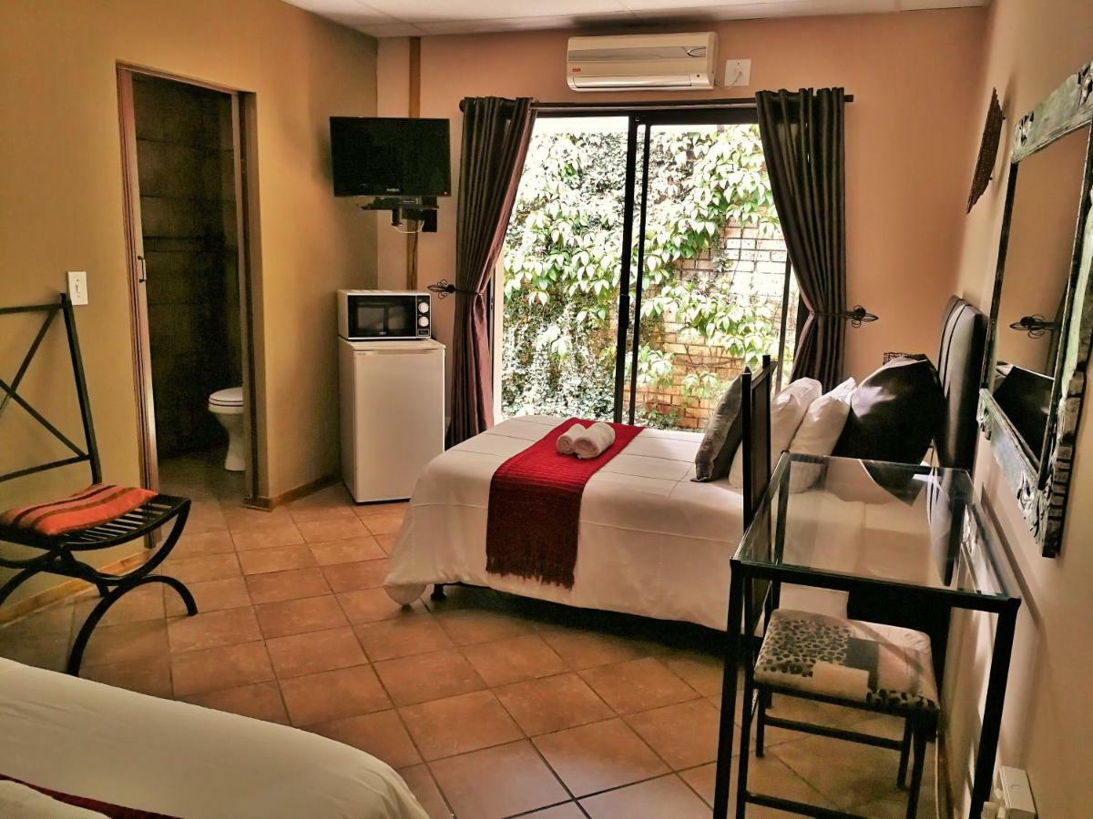 Vryburg Safari Guesthouse מראה חיצוני תמונה