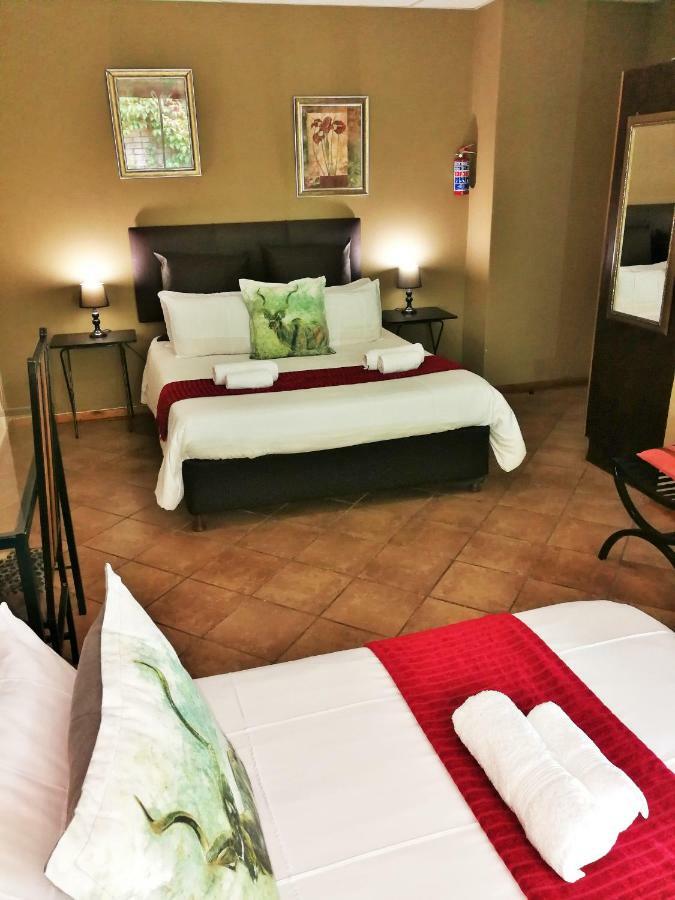 Vryburg Safari Guesthouse מראה חיצוני תמונה