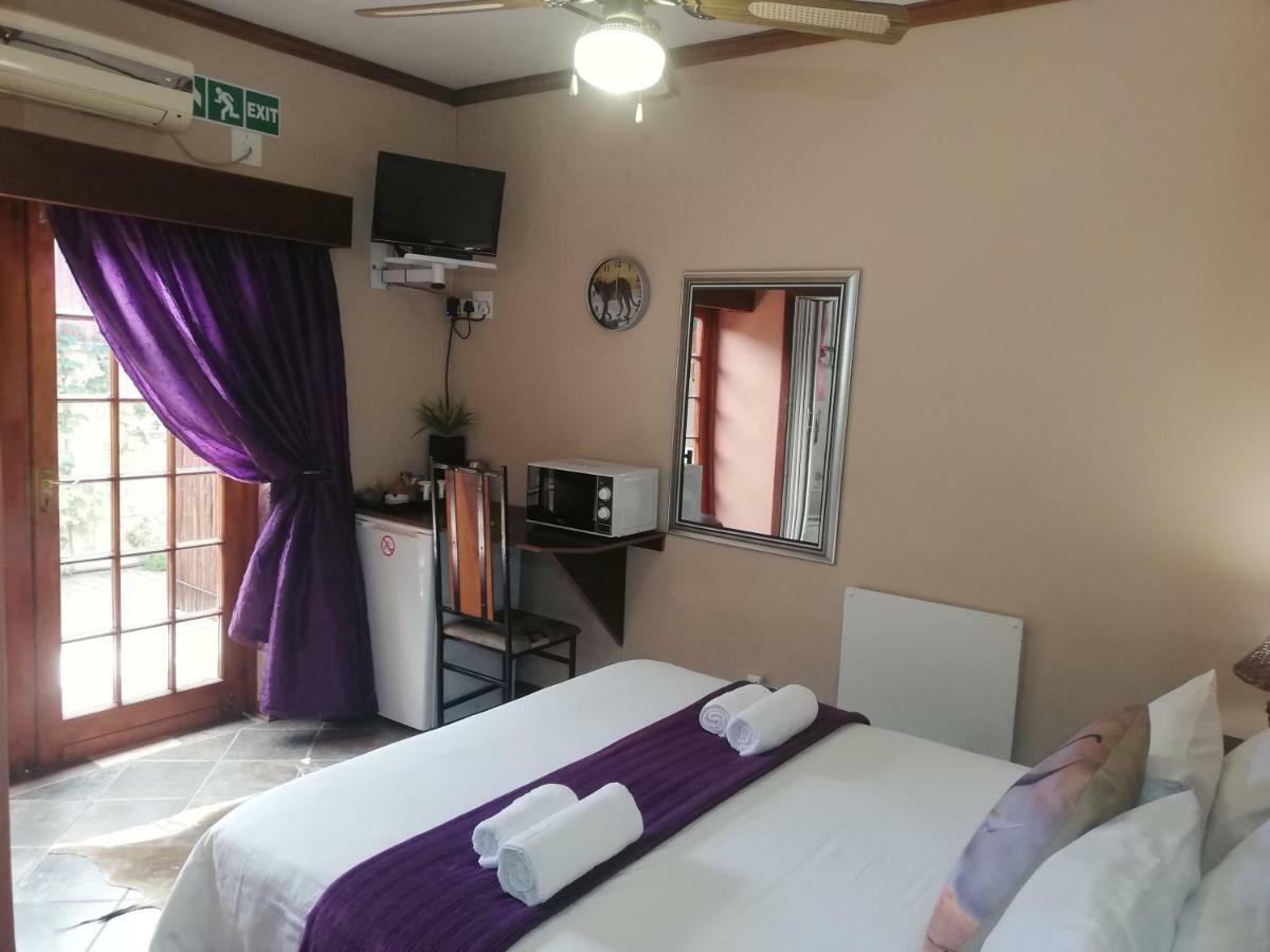 Vryburg Safari Guesthouse מראה חיצוני תמונה
